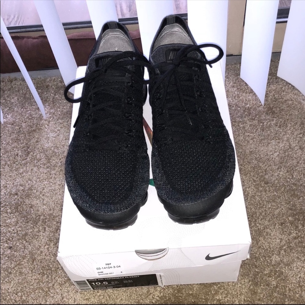 Vapormax triple black